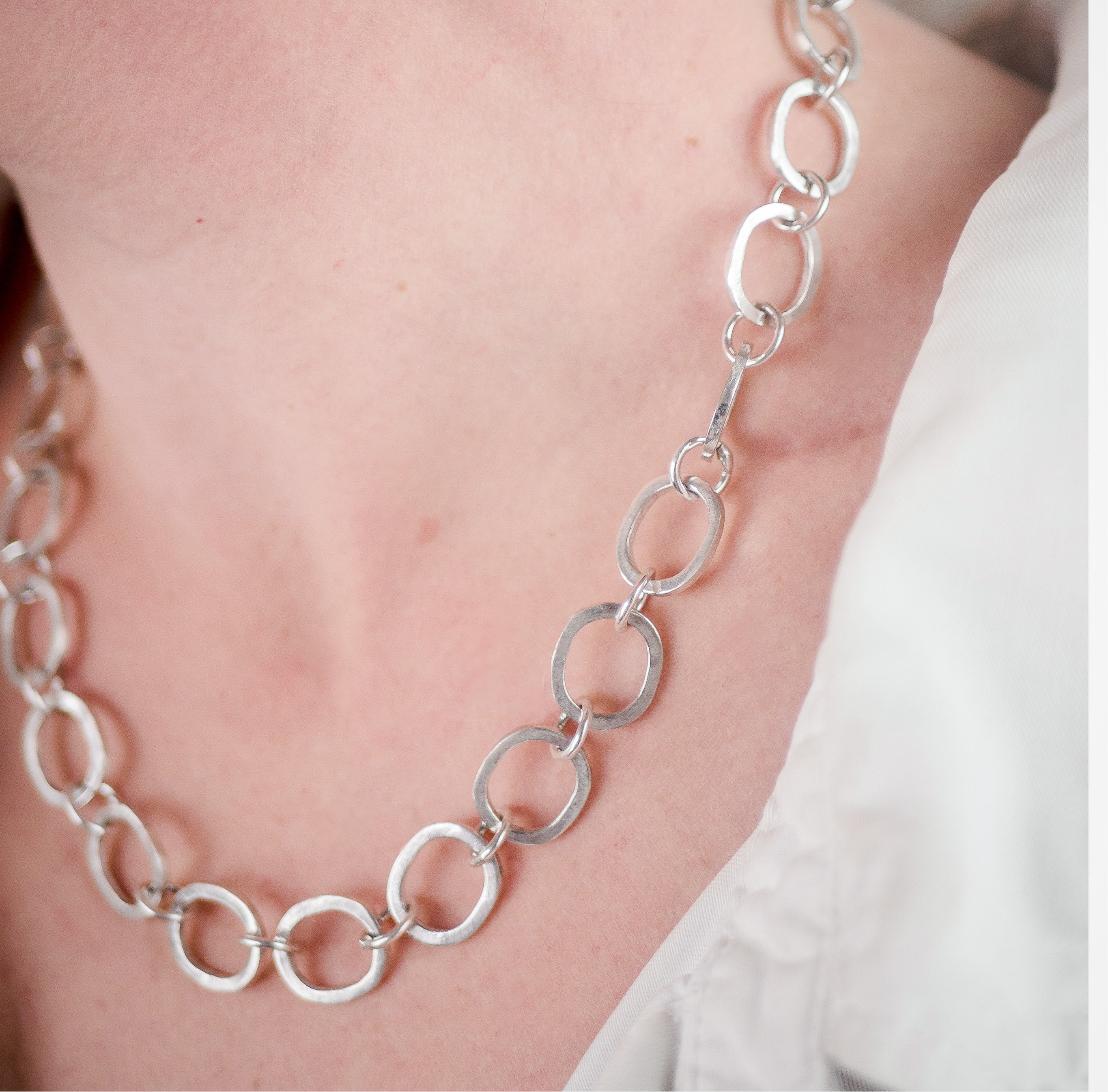 Contemporary Oval Chunky Chain Link Necklace in Rose Gold at